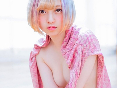 【@yano_purple】鮮やかな金髪ヘアーの美少女が両手ちんぽで大胆3Pエッチ///
